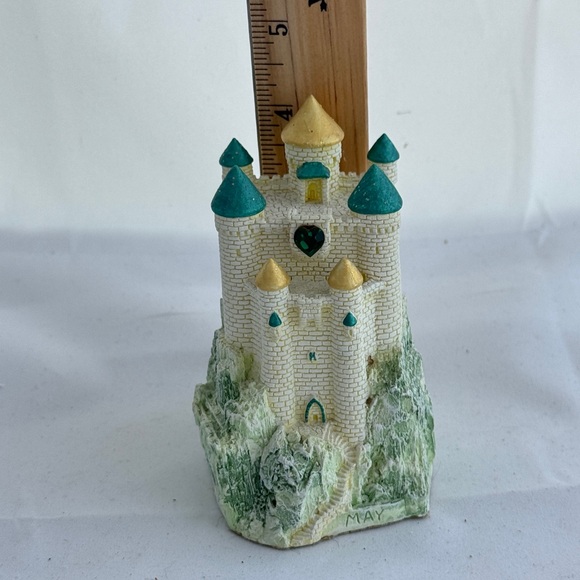 Enchanted Kingdoms 1990 Castle - Hand Painted - Picture 6 of 6